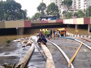 Banjir Underpass Kemayoran Diprediksi Surut Besok Pagi Banjir Underpass Kemayoran Diprediksi Surut Besok Pagi