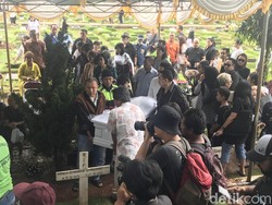 Arya Claproth Ada di TKP Saat Anaknya Jatuh dari Apartemen