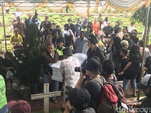 Arya Claproth Ada di TKP Saat Anaknya Jatuh dari Apartemen Arya Claproth Ada di TKP Saat Anaknya Jatuh dari Apartemen