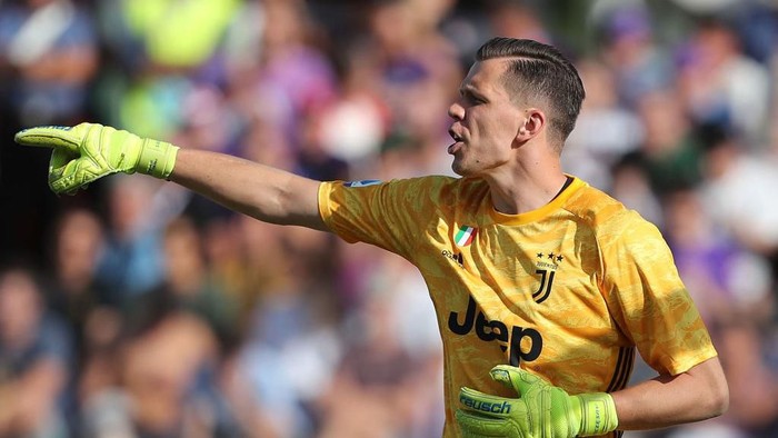 FLORENCE, ITALY - SEPTEMBER 14: Wojciech Szczesny of Juventus FC in action during the Serie A match between ACF Fiorentina and Juventus at Stadio Artemio Franchi on September 14, 2019 in Florence, Italy.  (Photo by Gabriele Maltinti/Getty Images)
