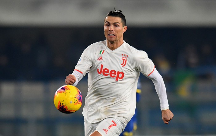 VERONA, ITALY - FEBRUARY 08:  Cristiano Ronaldo of Juventus  in action during the Serie A match between Hellas Verona and  Juventus at Stadio Marcantonio Bentegodi on February 8, 2020 in Verona, Italy.  (Photo by Alessandro Sabattini/Getty Images)