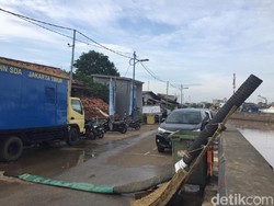 Banjir di Kampung Pulo Jaktim Surut, Pompa Tetap Siaga