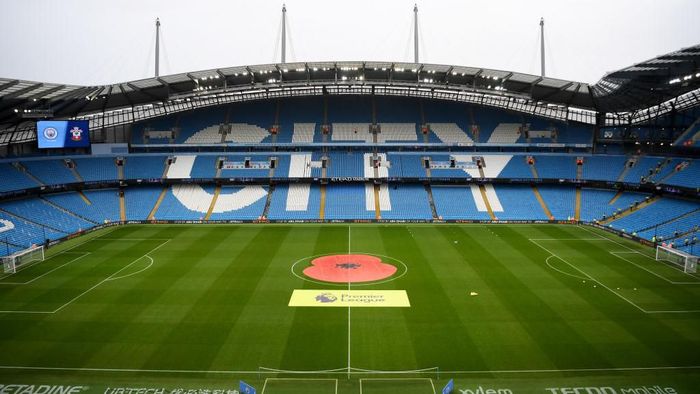 Etihad Stadium MANCHESTER, ENGLAND - NOVEMBER 02: General view inside the stadium as a Remembrance Poppy is seen on the pitch ahead of the Premier League match between Manchester City and Southampton FC at Etihad Stadium on November 02, 2019 in Manchester, United Kingdom. (Photo by Michael Regan/Getty Images)