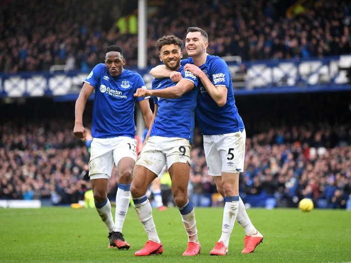 LIVERPOOL, ENGLAND - FEBRUARY 08: Dominic Calvert-Lewin of Everton celebrates with teammates after scoring his teams third goal during the Premier League match between Everton FC and Crystal Palace at Goodison Park on February 08, 2020 in Liverpool, United Kingdom. (Photo by Michael Regan/Getty Images)