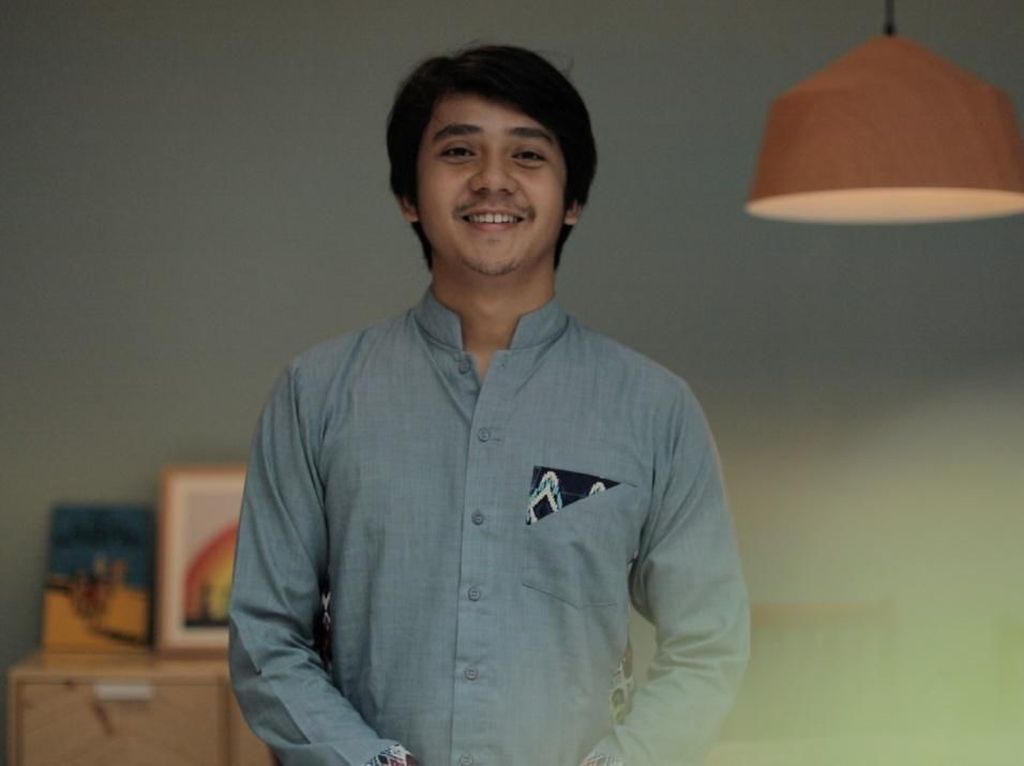 Syuting Film Ranah 3 Warna, Arbani Yasiz Belajar Banyak Bahasa Syuting Film Ranah 3 Warna, Arbani Yasiz Belajar Banyak Bahasa
