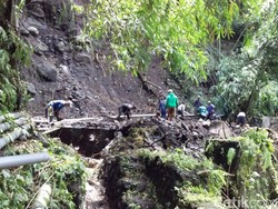 22 Titik Pipa PDAM yang Putus Diterjang Banjir di Mojokerto Diperbaiki