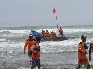 Cari Mahasiswa Tenggelam di Parangtritis, Tim SAR Sisir Laut-Darat Cari Mahasiswa Tenggelam di Parangtritis, Tim SAR Sisir Laut-Darat
