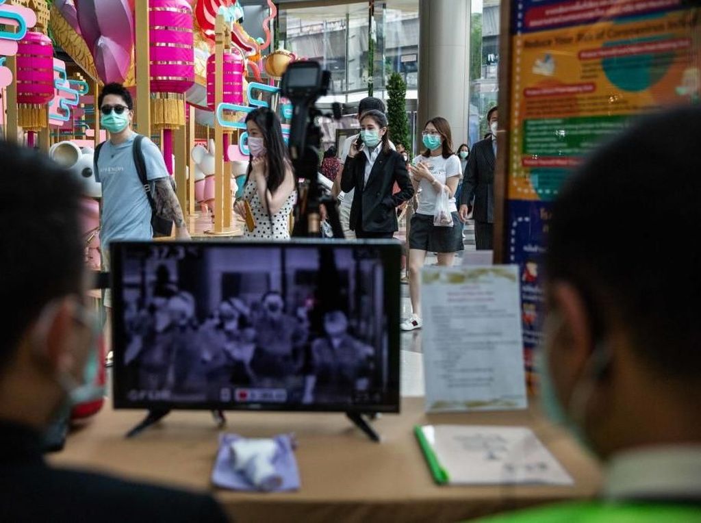 Dianggap Tularkan Virus Corona dari Pakaian, Perawat Ini Diusir dari MRT Dianggap Tularkan Virus Corona dari Pakaian, Perawat Ini Diusir dari MRT