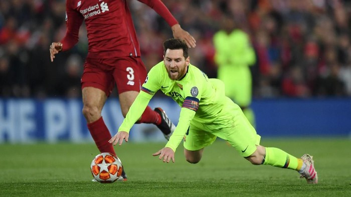 LIVERPOOL, ENGLAND - MAY 07:  Lionel Messi of Barcelona is brought down by Fabinho of Liverpool during the UEFA Champions League Semi Final second leg match between Liverpool and Barcelona at Anfield on May 07, 2019 in Liverpool, England. (Photo by Shaun Botterill/Getty Images)