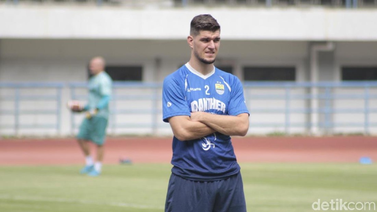 Nick Kuipers menilai barisan benteng pertahanan Persib Bandung kian klop. (Foto: Yudha Maulana/detikcom)