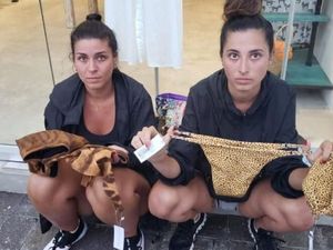 Idih! 2 Turis Cewek Ketahuan Nyolong Bikini di Bali