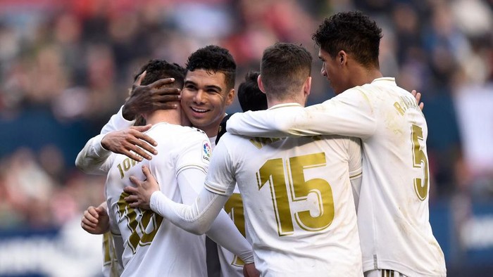 PAMPLONA, SPAIN - FEBRUARY 09: Luka Jovic of Real Madrid celebrates with his team mates after scoring his teams fourth goal during the La Liga match between CA Osasuna and Real Madrid CF at El Sadar Stadium on February 09, 2020 in Pamplona, Spain. (Photo by Juan Manuel Serrano Arce/Getty Images)