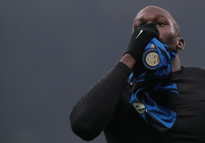 MILAN, ITALY - FEBRUARY 09:  Romelu Lukaku of FC Internazionale celebrates his goal during the Serie A match between FC Internazionale and AC Milan at Stadio Giuseppe Meazza on February 9, 2020 in Milan, Italy.  (Photo by Emilio Andreoli/Getty Images)