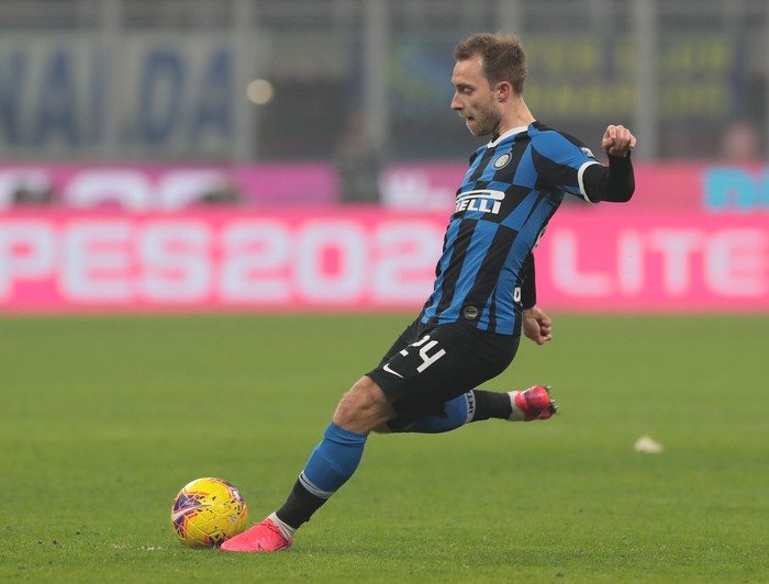 MILAN, ITALY - FEBRUARY 09:  Christian Eriksen of FC Internazionale kicks the ball and hits the crossbar during the Serie A match between FC Internazionale and AC Milan at Stadio Giuseppe Meazza on February 9, 2020 in Milan, Italy.  (Photo by Emilio Andreoli/Getty Images)