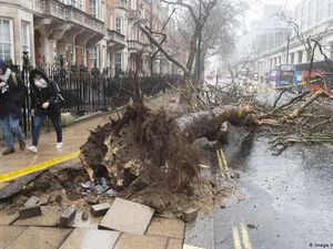 Begini Dampak Badai Sabine yang Porak-porandakan Eropa