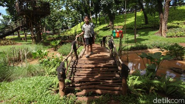 Asyiknya Bermain di Taman Kembang Kerep Jakbar