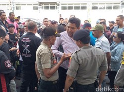 Warga Maluku di Surabaya Geruduk Polrestabes, Tuntut Tangkap Pembunuh Rekannya