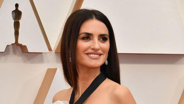 Gaya Penelope Cruz yang Selalu Awet Muda