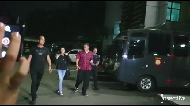 Karen Pooroe dan tim kuasa hukum datang ke Polres Jaksel