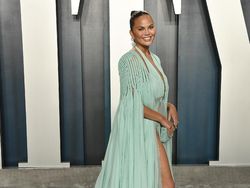 Chrissy Teigen Kritik RI Soal Kecelakaan Sriwijaya, Ini 6 Fakta Tentangnya
