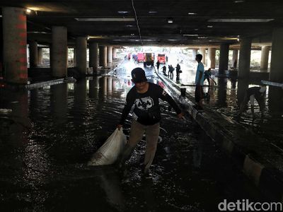 Disedot, Banjir Underpass Kemayoran Mulai Surut