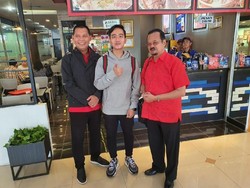 Kagetnya Gibran Saat Tahu Sepesawat dengan Purnomo-Teguh ke Jakarta