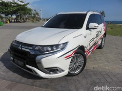Sri Mulyani Ingin Rombak PPnBM Hybrid-PHEV, Simak Harga Camry Hingga Outlander