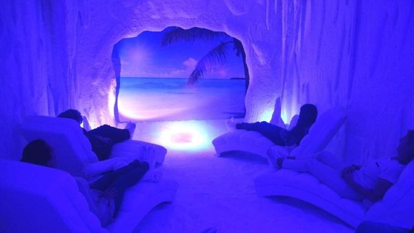 Keren! Bisa Nyantai di Dalam Ruangan yang Terbuat dari Garam