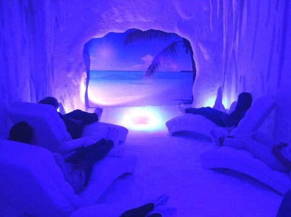 Keren! Bisa Nyantai di Dalam Ruangan yang Terbuat dari Garam