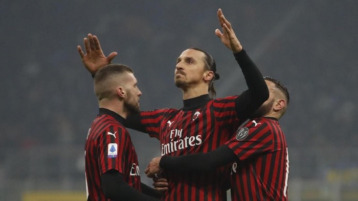 AC Milans Zlatan Ibrahimovic, centre, celebrates with his teammates after he scored his sides second goal during the Serie A soccer match between Inter Milan and AC Milan at the San Siro Stadium, in Milan, Italy, Sunday, Feb. 9, 2020. (AP Photo/Antonio Calanni)