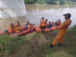 Tim SAR Belum Temukan Bocah Tenggelam di Cimanuk Indramayu