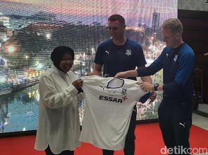 Risma Menjamu Perwakilan Tranmere Rovers