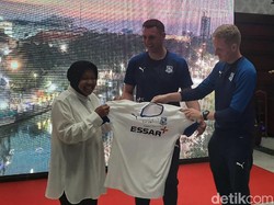 Risma Menjamu Perwakilan Tranmere Rovers