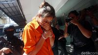 Nanie Darham Tertunduk Malu Usai Terciduk Narkoba