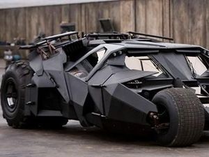 10 Mobil Paling Ikonik di Film Hollywood: Bumblebee sampai Batmobile 10 Mobil Paling Ikonik di Film Hollywood: Bumblebee sampai Batmobile