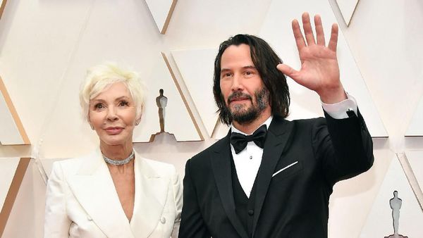 Hadir Lagi di Oscar, Keanu Reeves Ajak Ibu