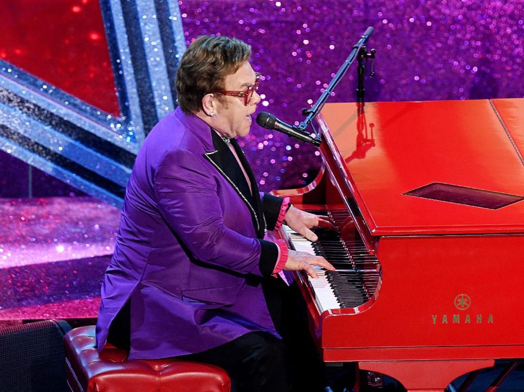 Warna-Warni Penampilan Elton John di Oscar 2020 Warna-Warni Penampilan Elton John di Oscar 2020