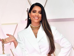 Gaya Unik YouTuber Lilly Singh Pakai Celana Sekaligus Gaun di Oscar 2020