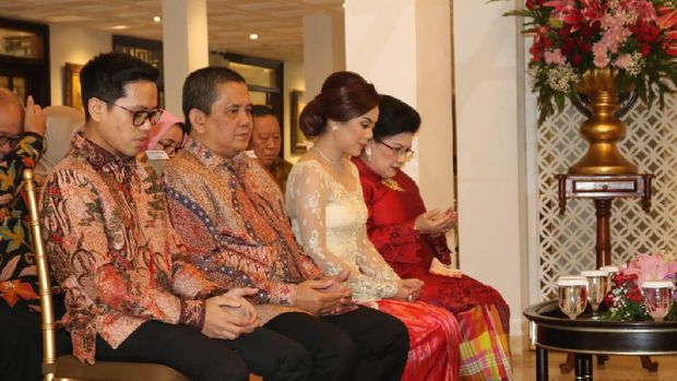 Momen lamaran Danny dan Raiyah