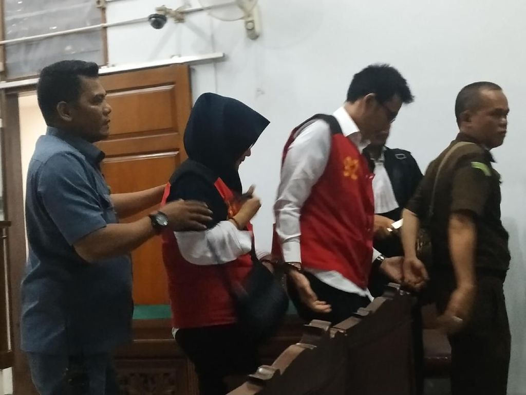 Aulia Kesuma Minta Pemeriksaan Saksi Ditunda, Hakim Tetap Lanjutkan Sidang Aulia Kesuma Minta Pemeriksaan Saksi Ditunda, Hakim Tetap Lanjutkan Sidang