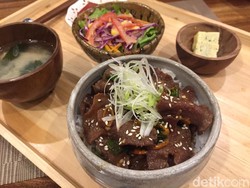 Kyoto Gion Cafe: Mencicip Gyutan Don Plus Matcha di Ruang Tatami