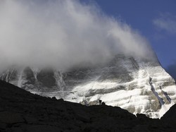 Kisah Gunung Kailash, Konon Puncaknya Adalah Pertemuan Bumi dan Surga