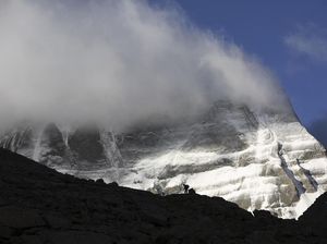 Kisah Gunung Kailash, Konon Puncaknya Adalah Pertemuan Bumi dan Surga Kisah Gunung Kailash, Konon Puncaknya Adalah Pertemuan Bumi dan Surga