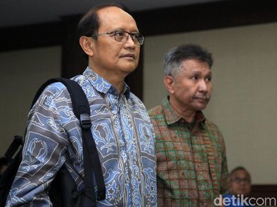 Dua Tersangka Korupsi Kondensat Rp 35 T Jalani Sidang Perdana