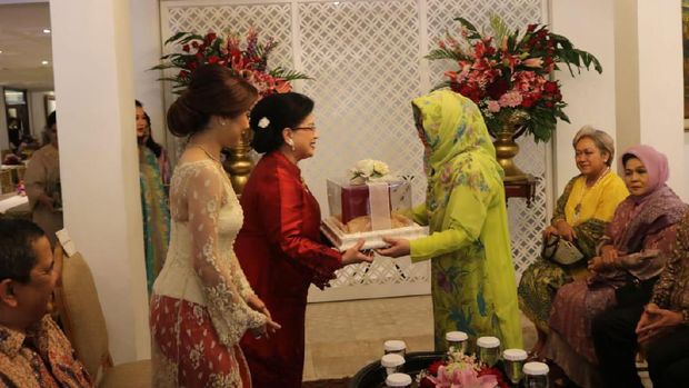 Mengingat Kembali Momen Lamaran Cucu Soeharto dan Gadis Makassar 