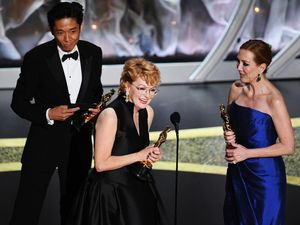 Tata Rias dan Rambut Bawa Bombshell Menangkan Oscar Tata Rias dan Rambut Bawa Bombshell Menangkan Oscar