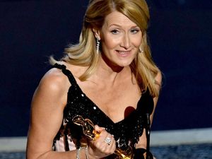Raih Oscars, Laura Dern Anggap Hadiah Ultah Terbaik Raih Oscars, Laura Dern Anggap Hadiah Ultah Terbaik