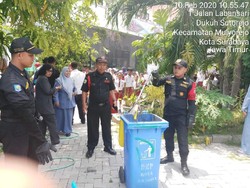 Siswa dan Guru SD di Surabaya Dihebohkan Kemunculan Ular Cobra