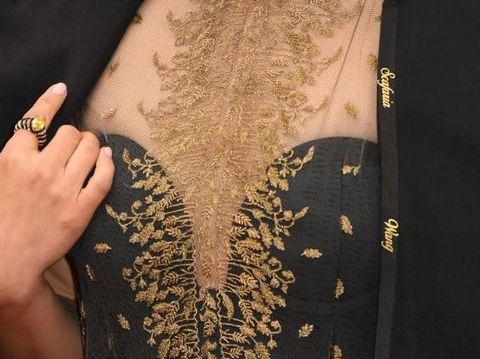 Aksi Protes Feminis Natalie Portman lewat Jubah di Oscar 2020