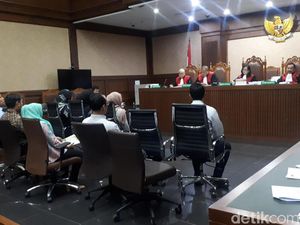 Jaksa Cecar Saksi soal Angsuran Ferrari California dari Rekening Wawan